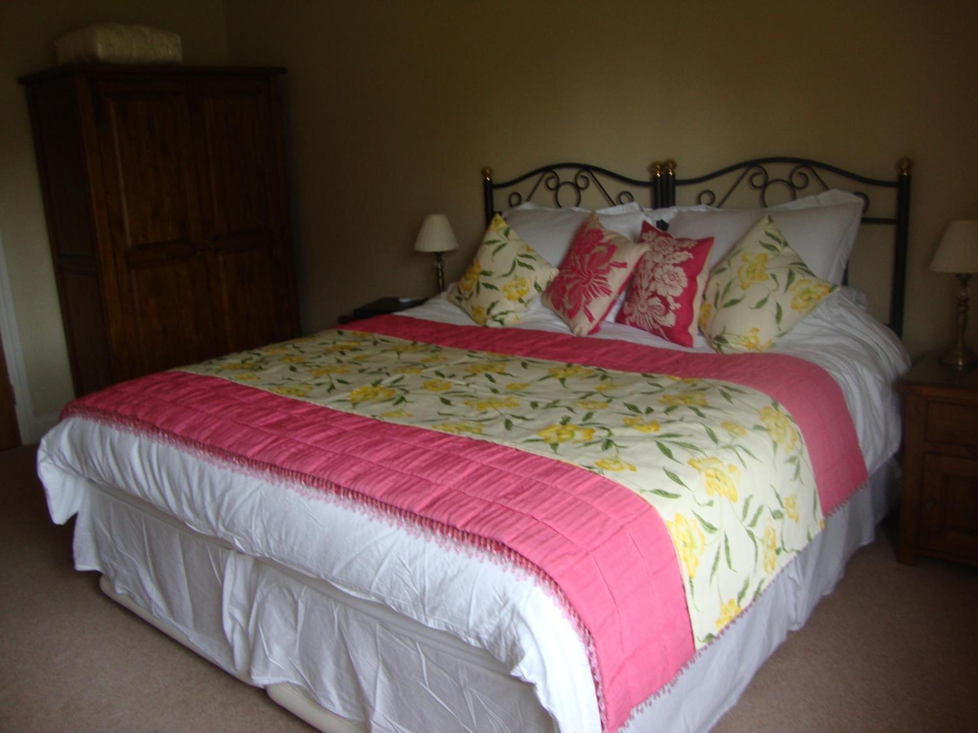 The Paddock Bed and Breakfast Haverfordwest Buitenkant foto