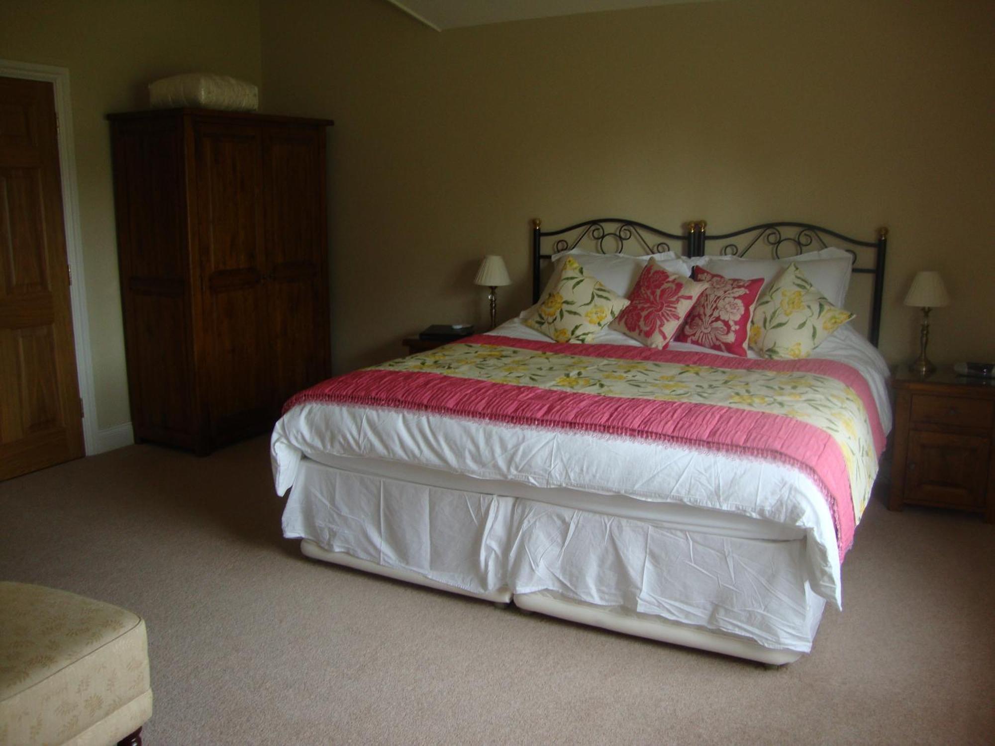 The Paddock Bed and Breakfast Haverfordwest Buitenkant foto